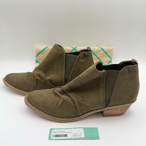 Report Footwear Drewe Perforated Bootie Women’s Size 9 Olive